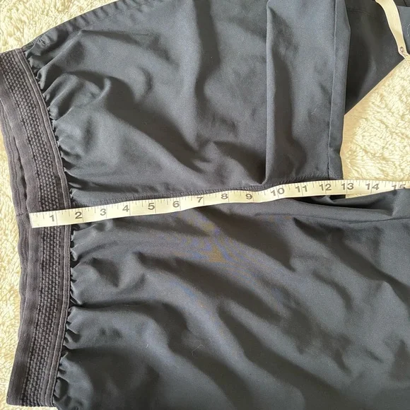 Fabletics 9” Fundamental Shorts - Picture 9 of 10